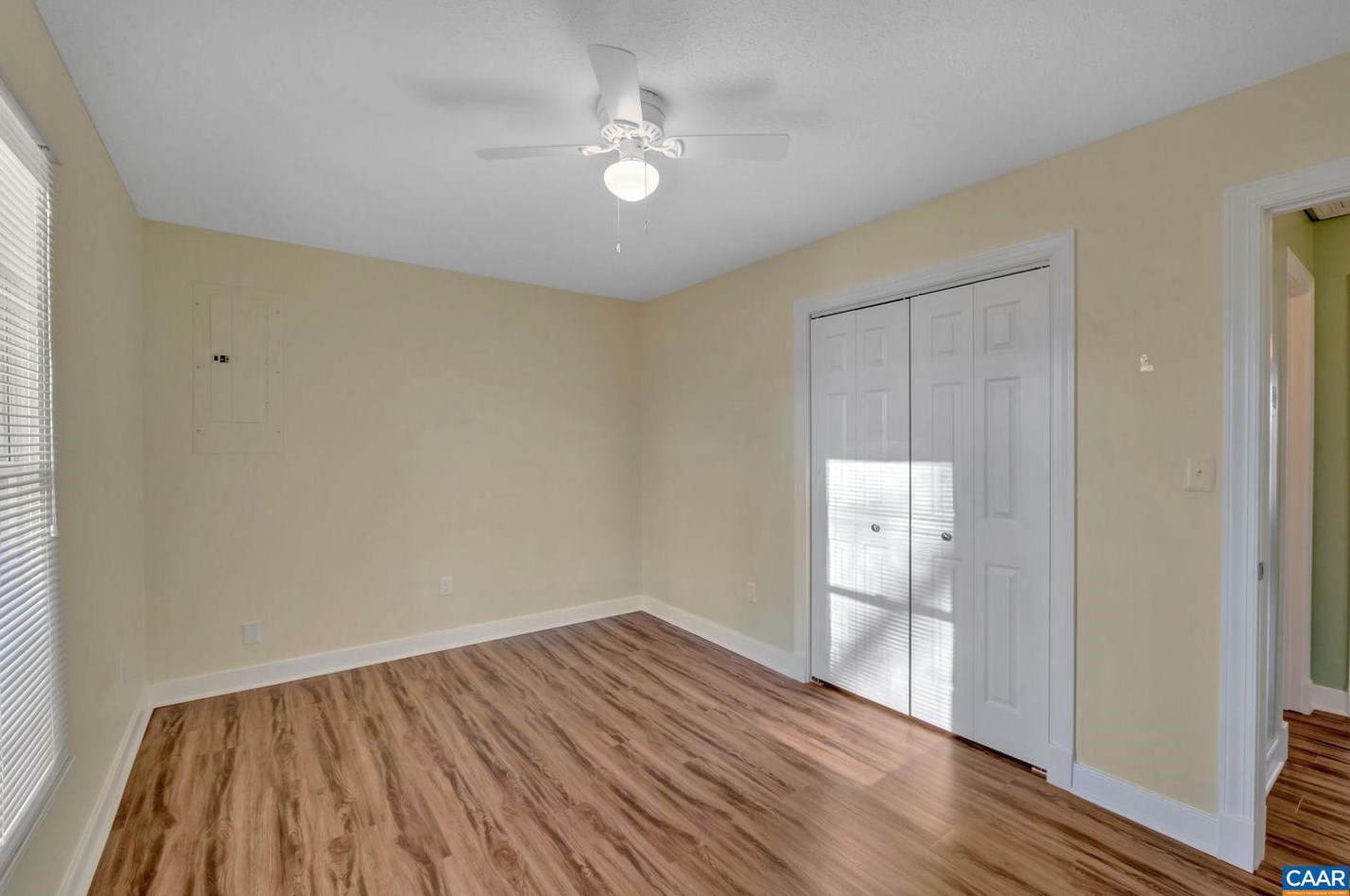 9 Bearwood Dr, Bybee VA  22963-2842 exterior