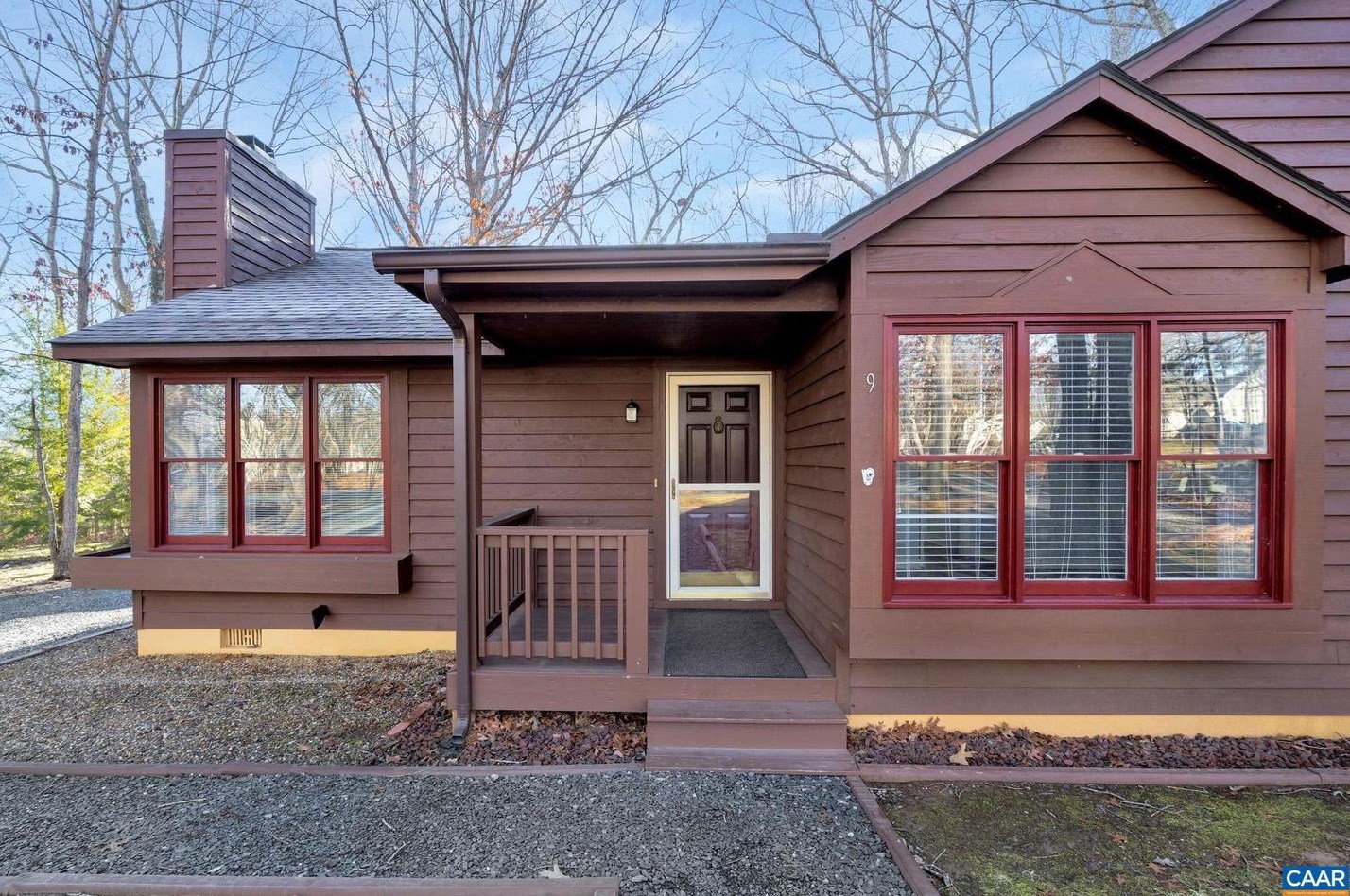 9 N Bearwood Dr, Bybee, VA 22963