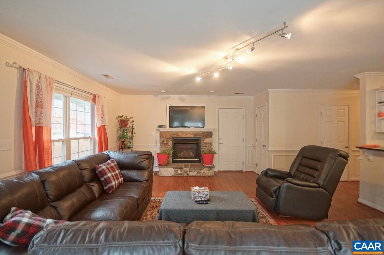 886 Swan Ridge Rd, Charlottesville, VA 22903
