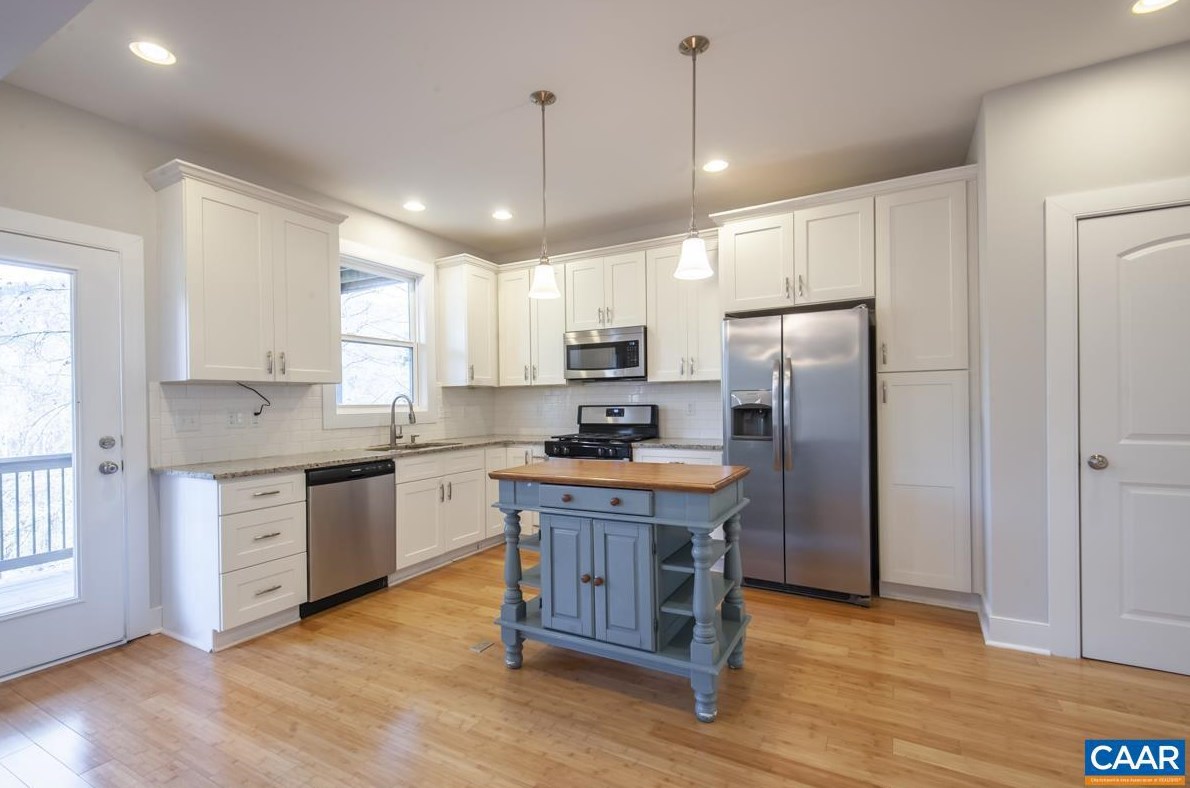 1387 Willow Lake Dr, Charlottesville, VA 22902