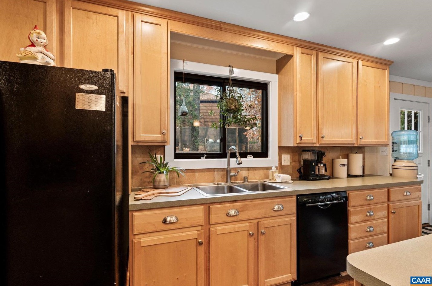 208 Jefferson Dr, Bybee VA  22963-2322 exterior