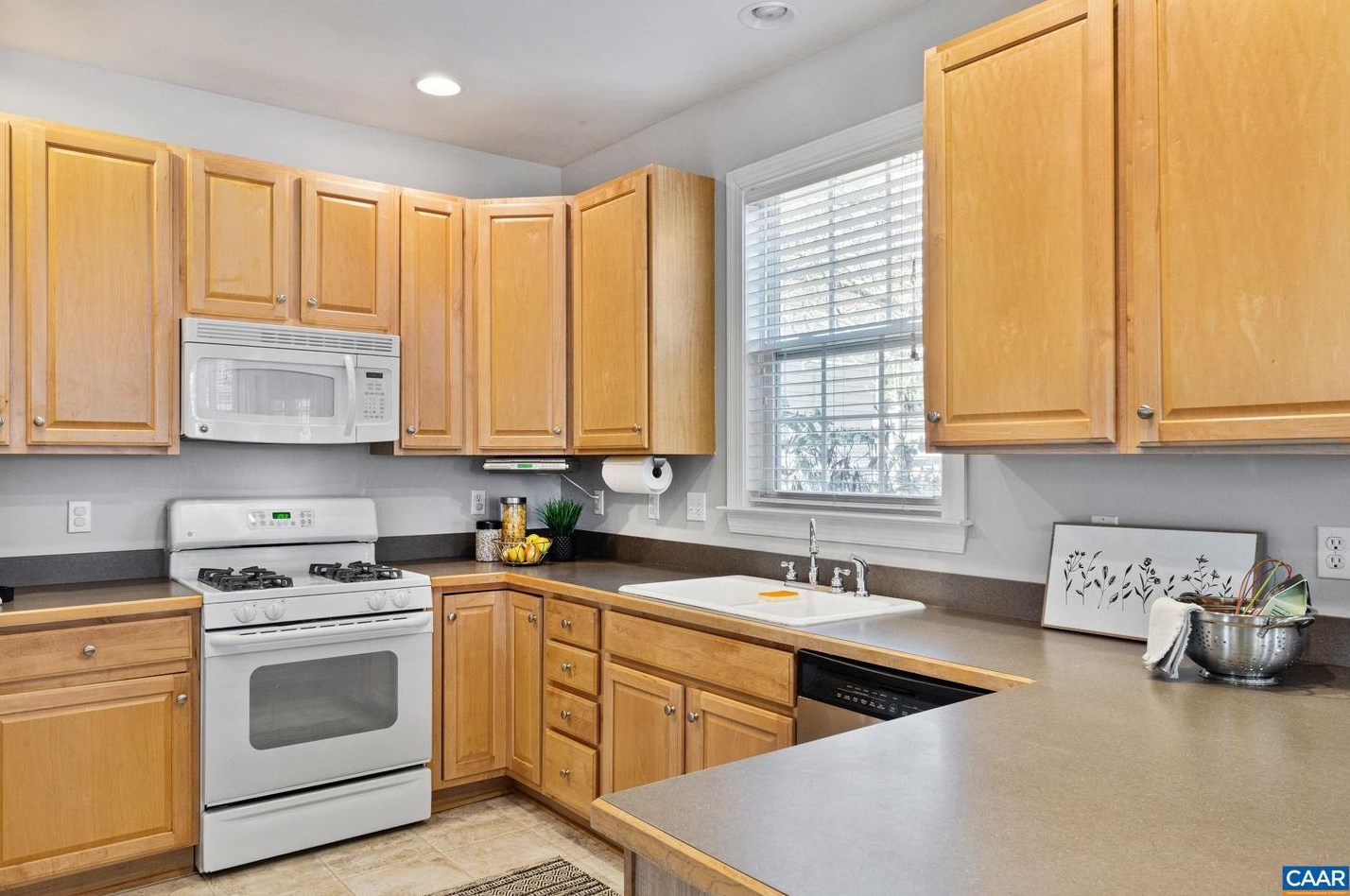 1103 Autumn Hill Ct, Crozet VA  22932-3145 exterior