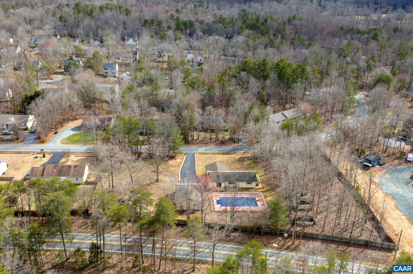 529 Jefferson Dr, Bybee, VA 22963