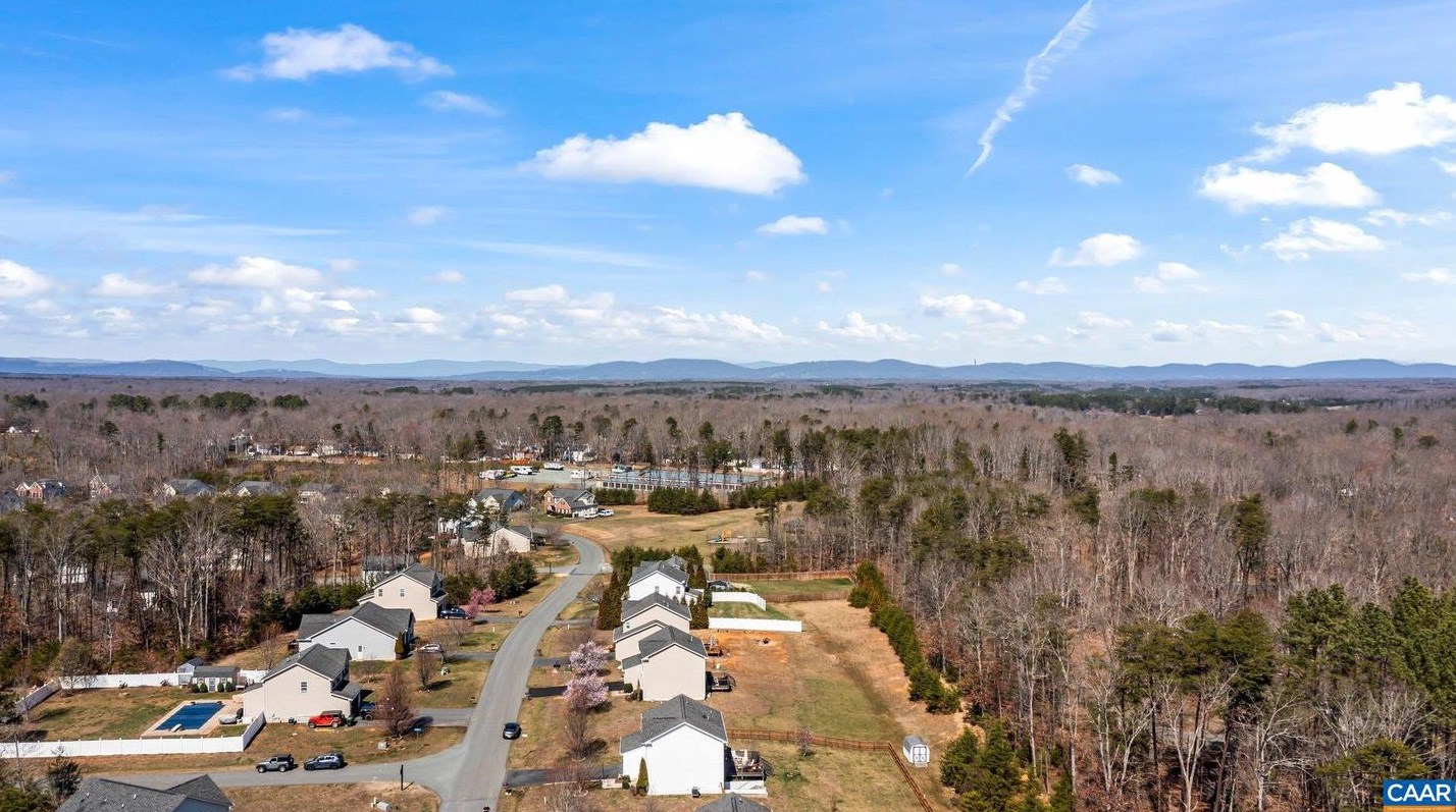 623 Justin Dr, Bybee VA  22963-2088 exterior