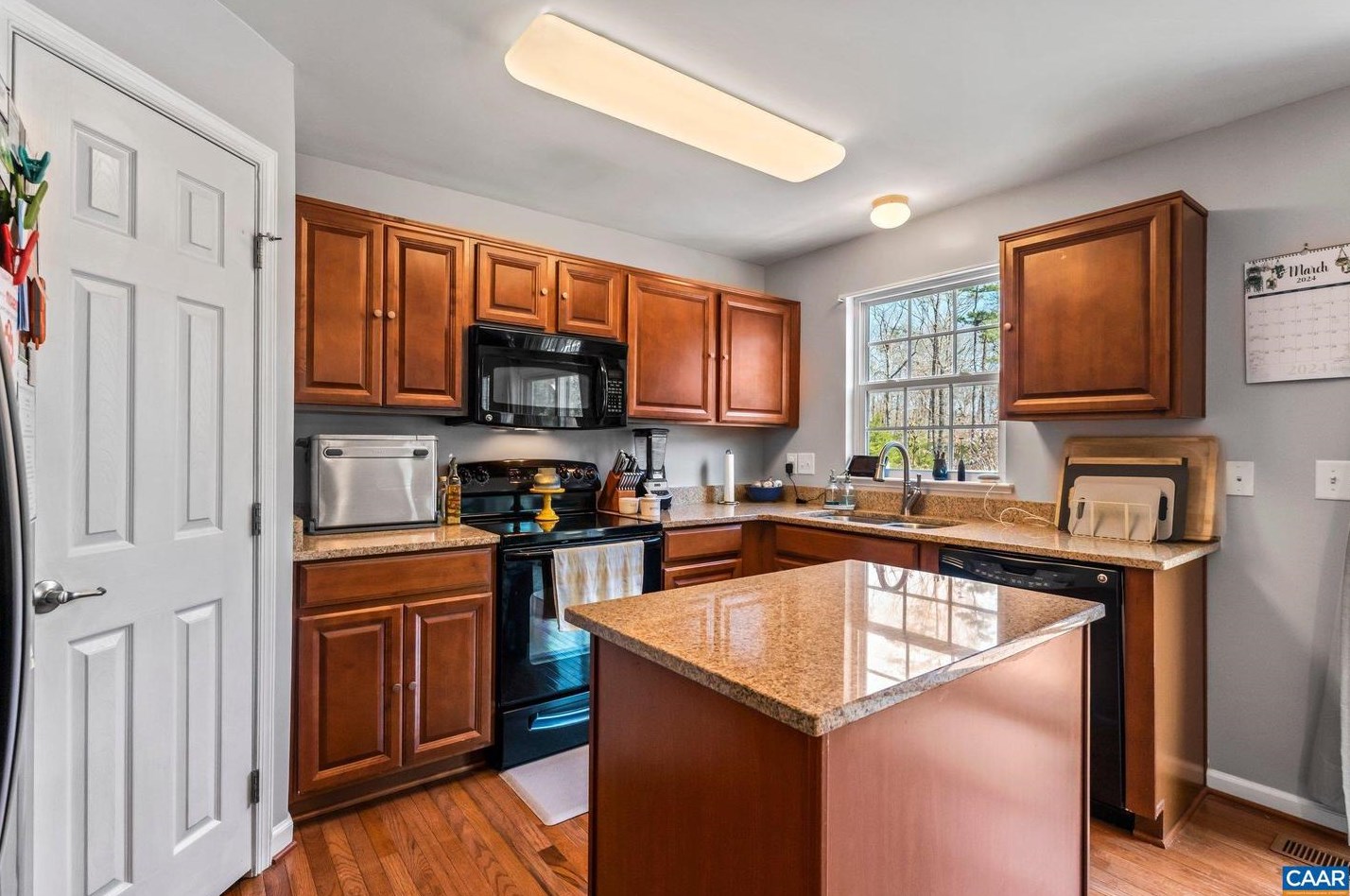 623 Justin Dr, Bybee VA  22963-2088 exterior