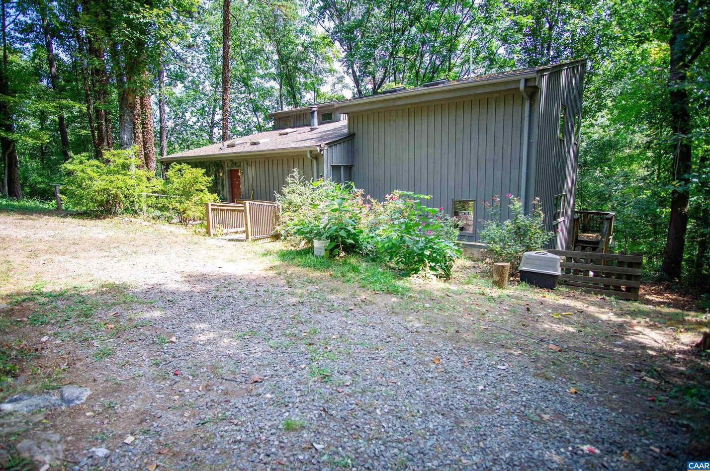 219 Logtrac Rd, Stanardsville VA  22973-3703 exterior