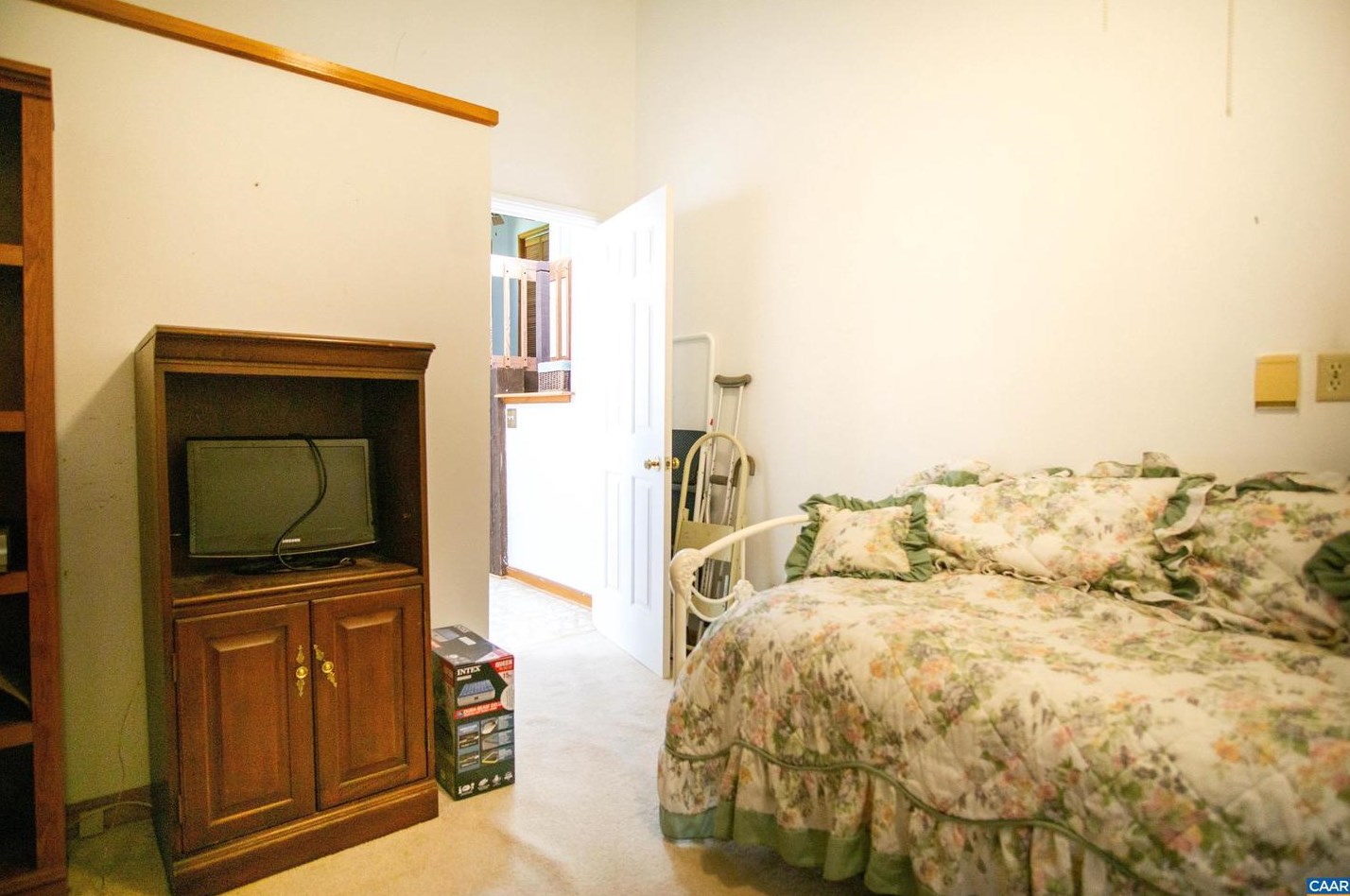 219 Logtrac Rd, Stanardsville VA  22973-3703 exterior