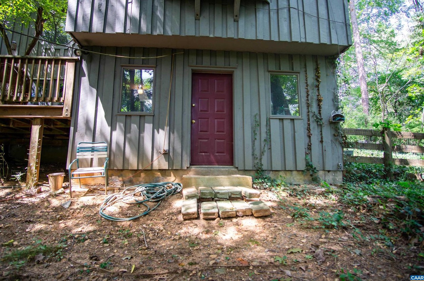 219 Logtrac Rd, Stanardsville VA  22973-3703 exterior