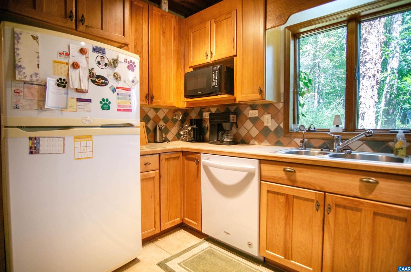 219 Logtrac Rd, Stanardsville VA  22973-3703 exterior