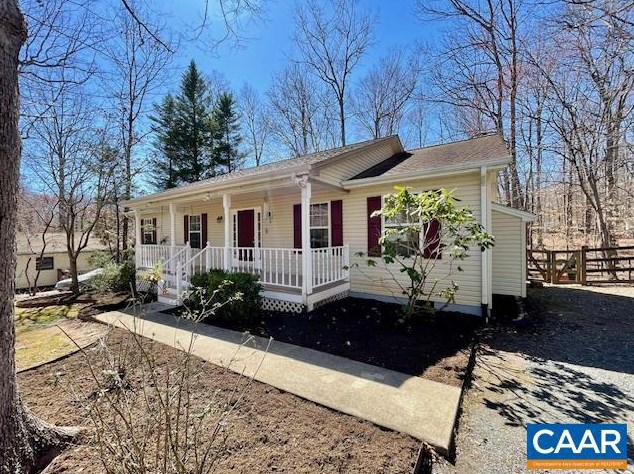 4 James River Rd, Bybee, VA 22963-2059