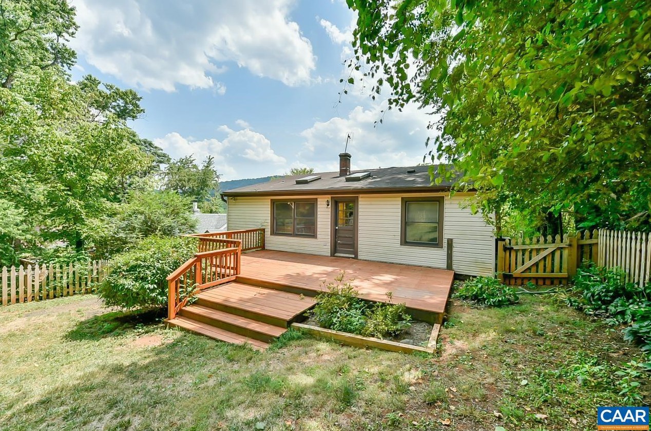 1405 Vine St, Charlottesville, VA 22902