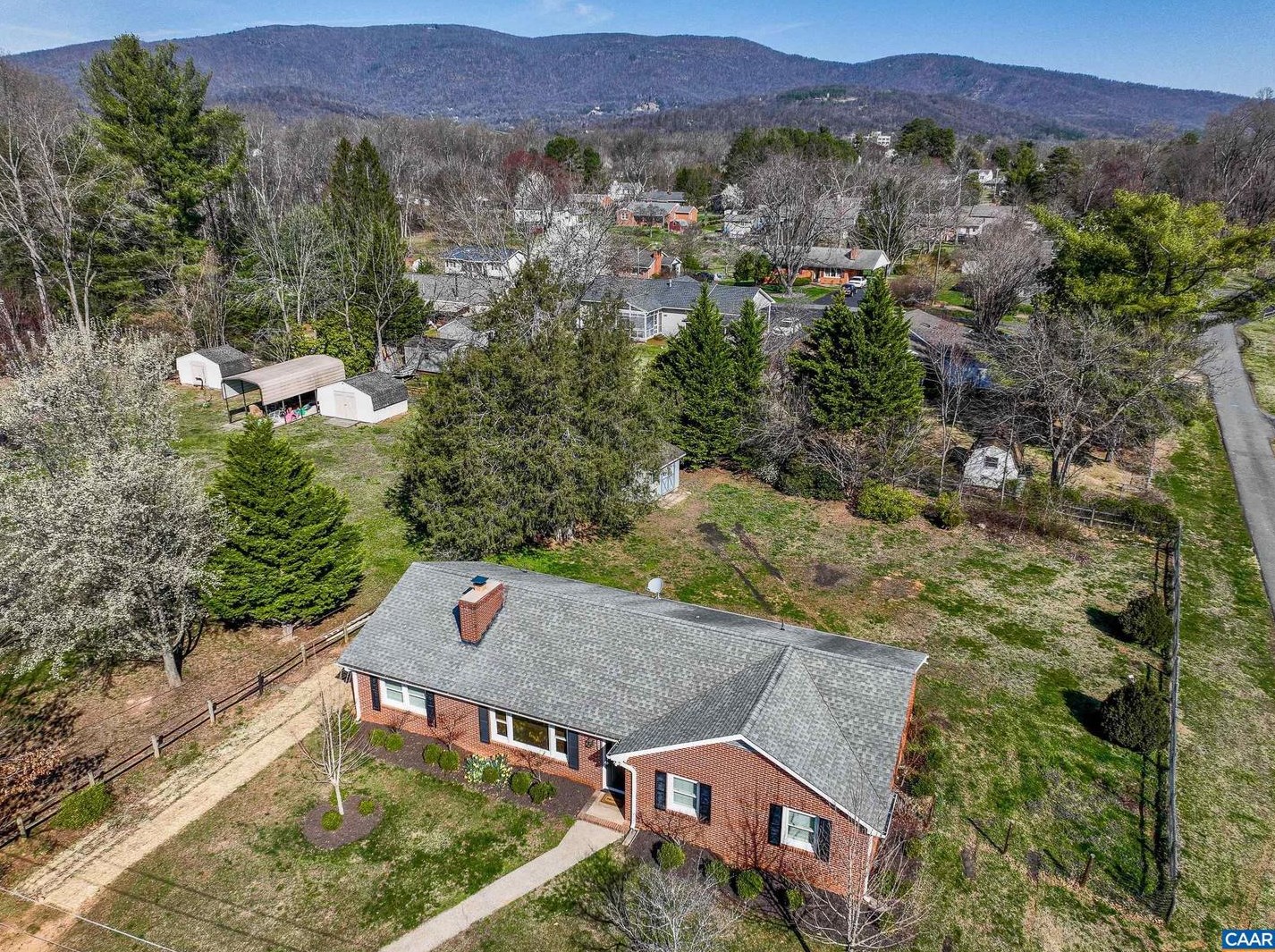 5700 Oak Dr, Crozet, VA 22932-9318
