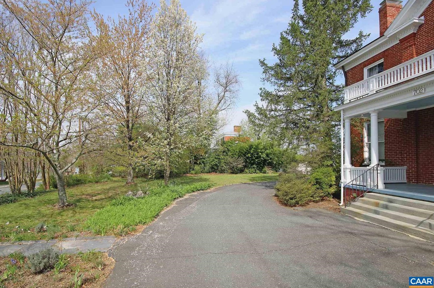 702 Ridge St, Charlottesville, VA 22902