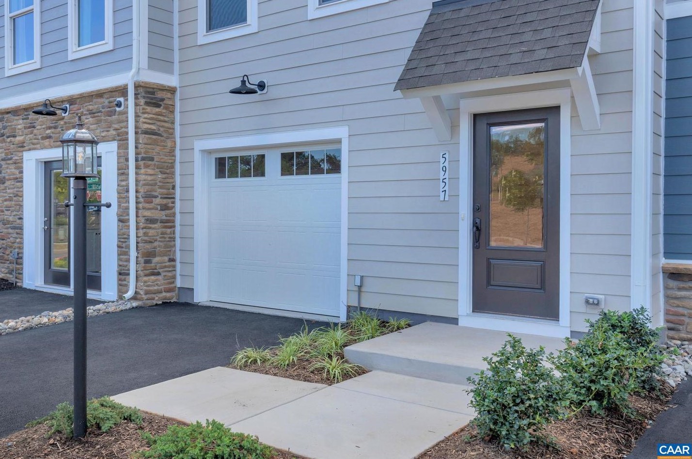 6047 Mccomb St, Crozet, VA 22932