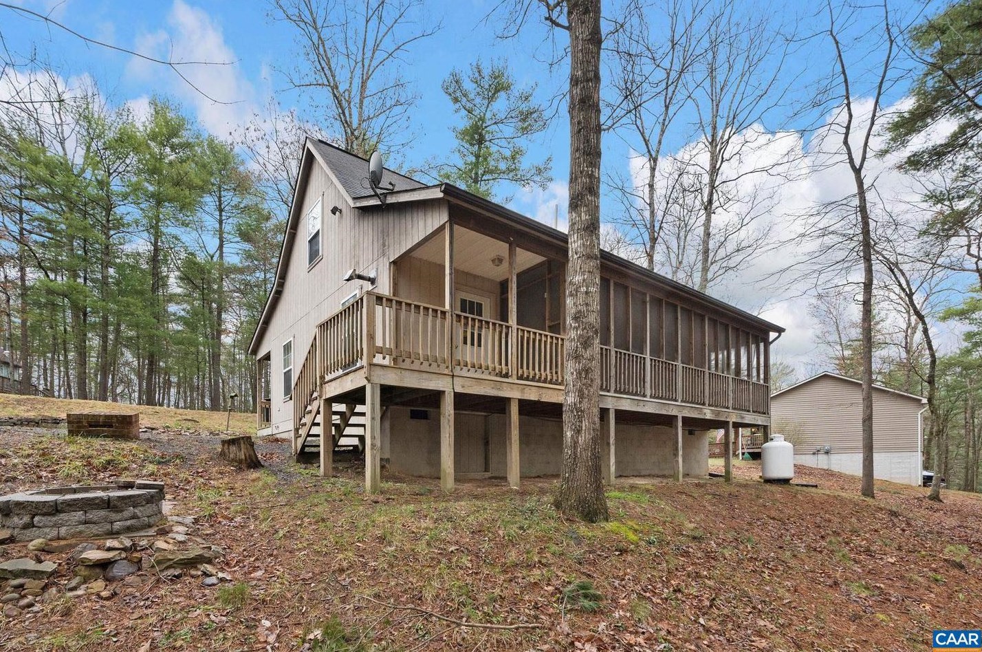 203 Beech Rd, Basye, VA 22810