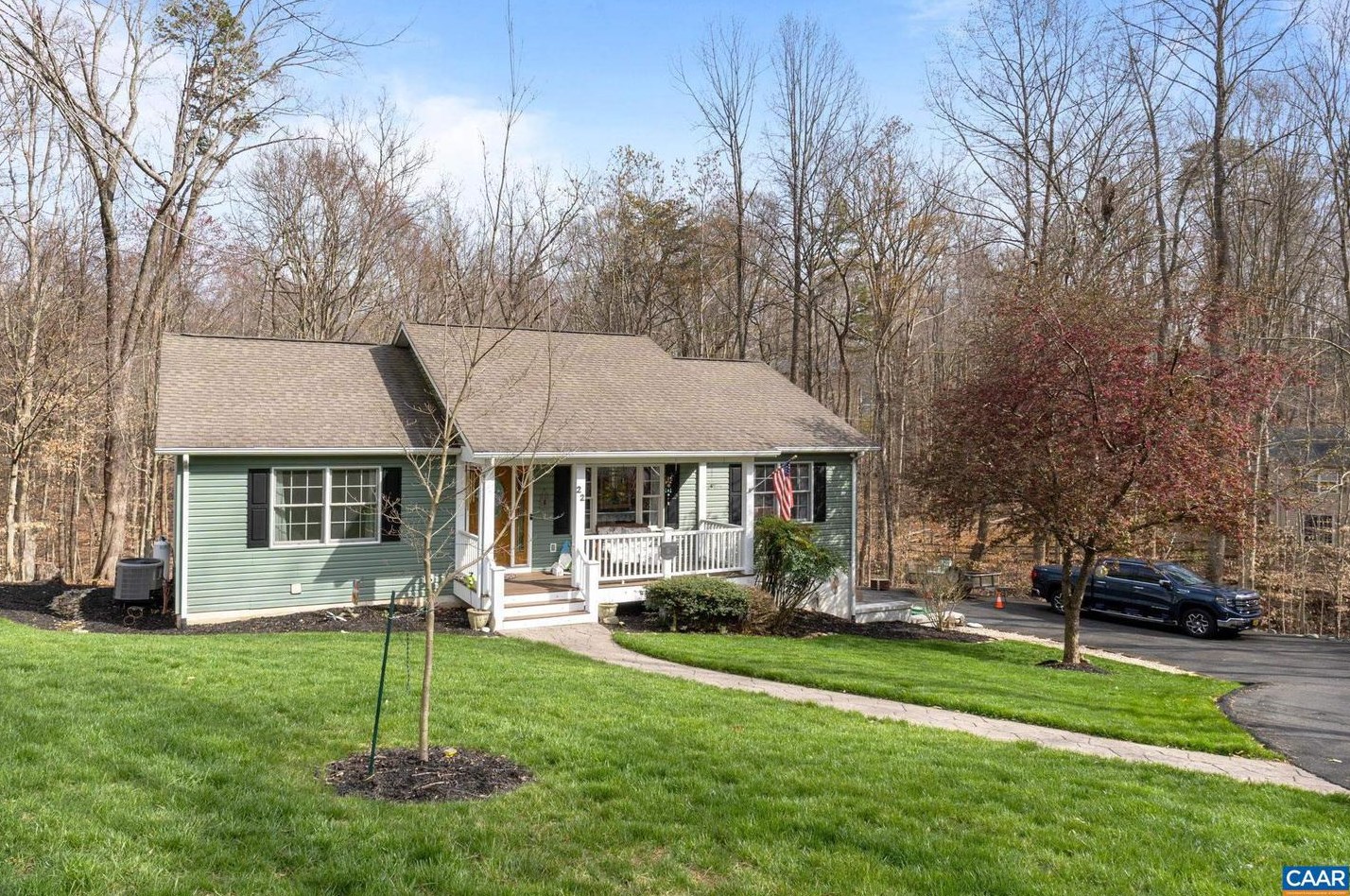 22 Riverside Dr, Bybee, VA 22963