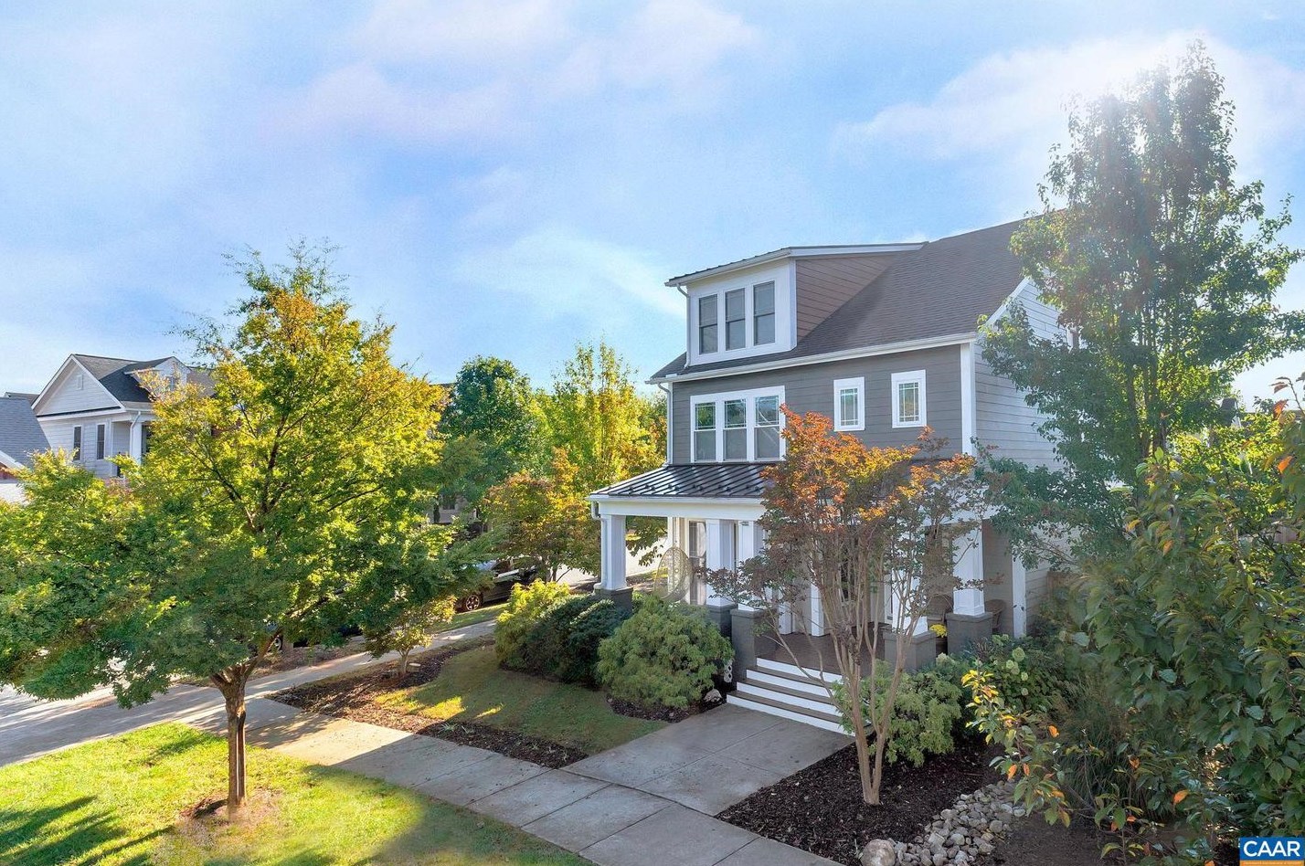 676 Tyree Ln, Charlottesville, VA 22901-3204