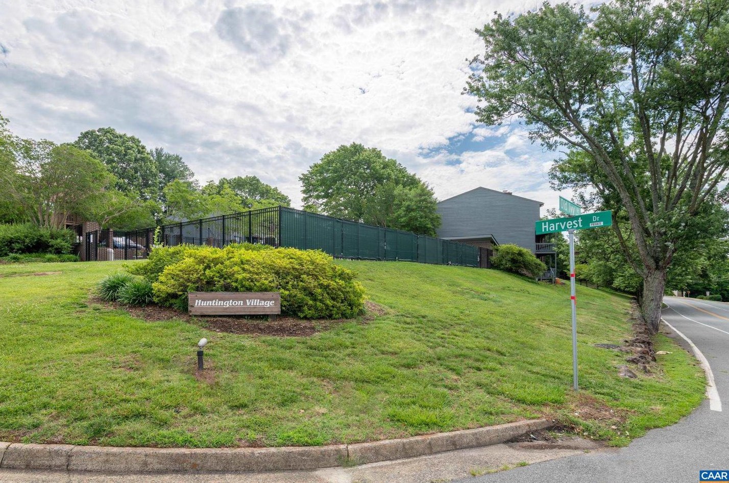 326 Harvest Dr, Charlottesville, VA 22903