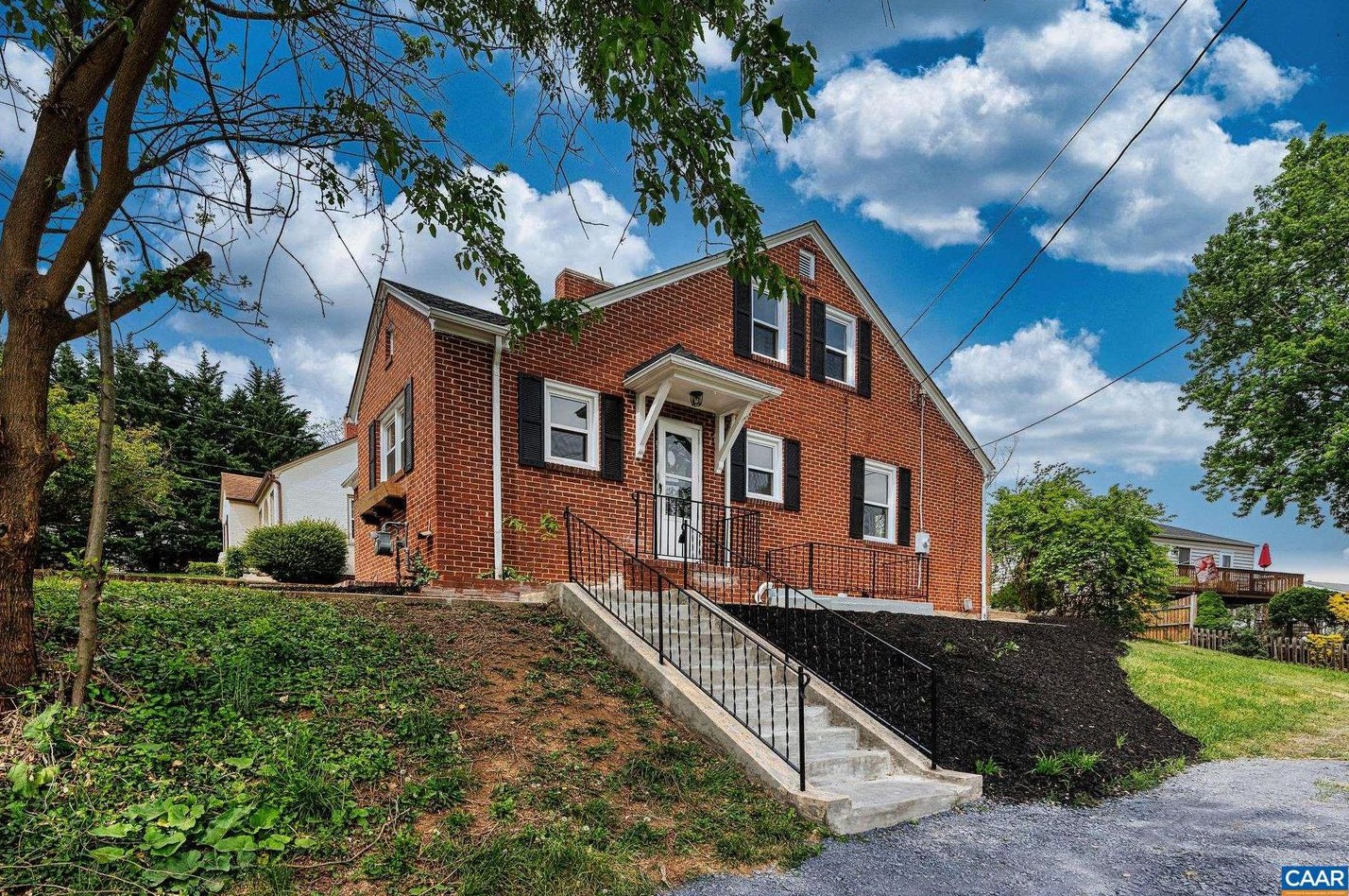 1304 N Coalter St, Staunton, VA 24401