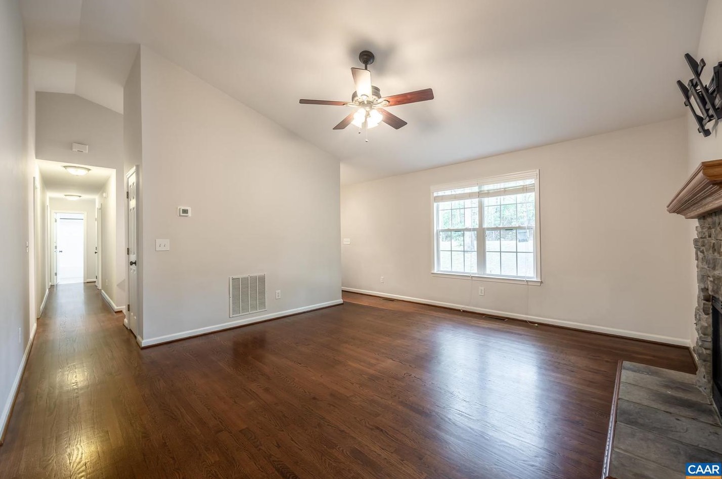 22 Hopi Way, Bybee VA  22963-3164 exterior
