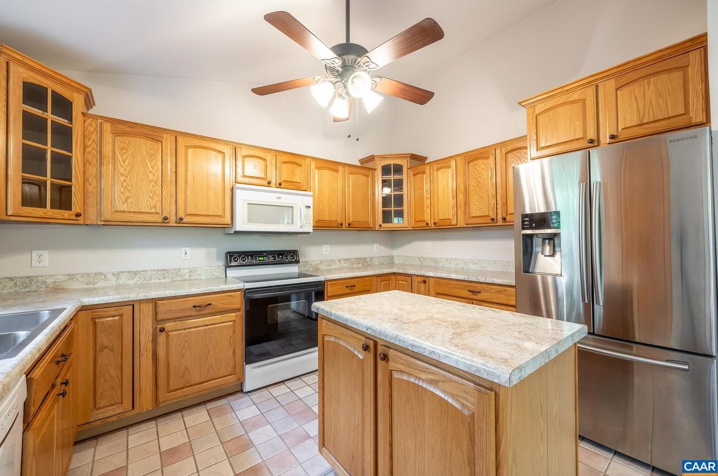 22 Hopi Way, Bybee VA  22963-3164 exterior