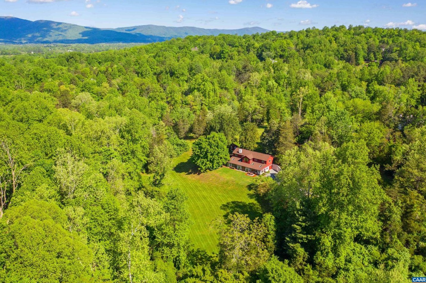 1004 Whispering Pines Ln, Charlottesville, VA 22901-6388