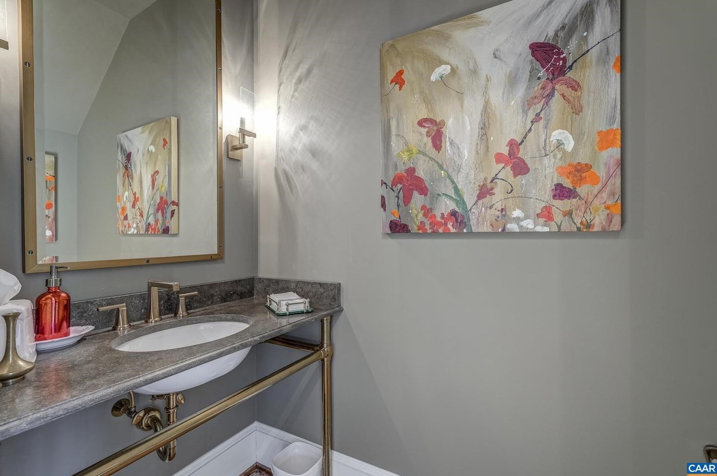 1118 Club Dr, Keswick VA 22947-2613 exterior