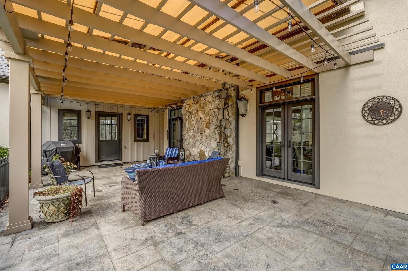 1118 Club Dr, Keswick VA 22947-2613 exterior