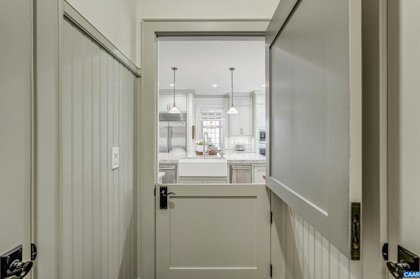 1118 Club Dr, Keswick VA 22947-2613 exterior