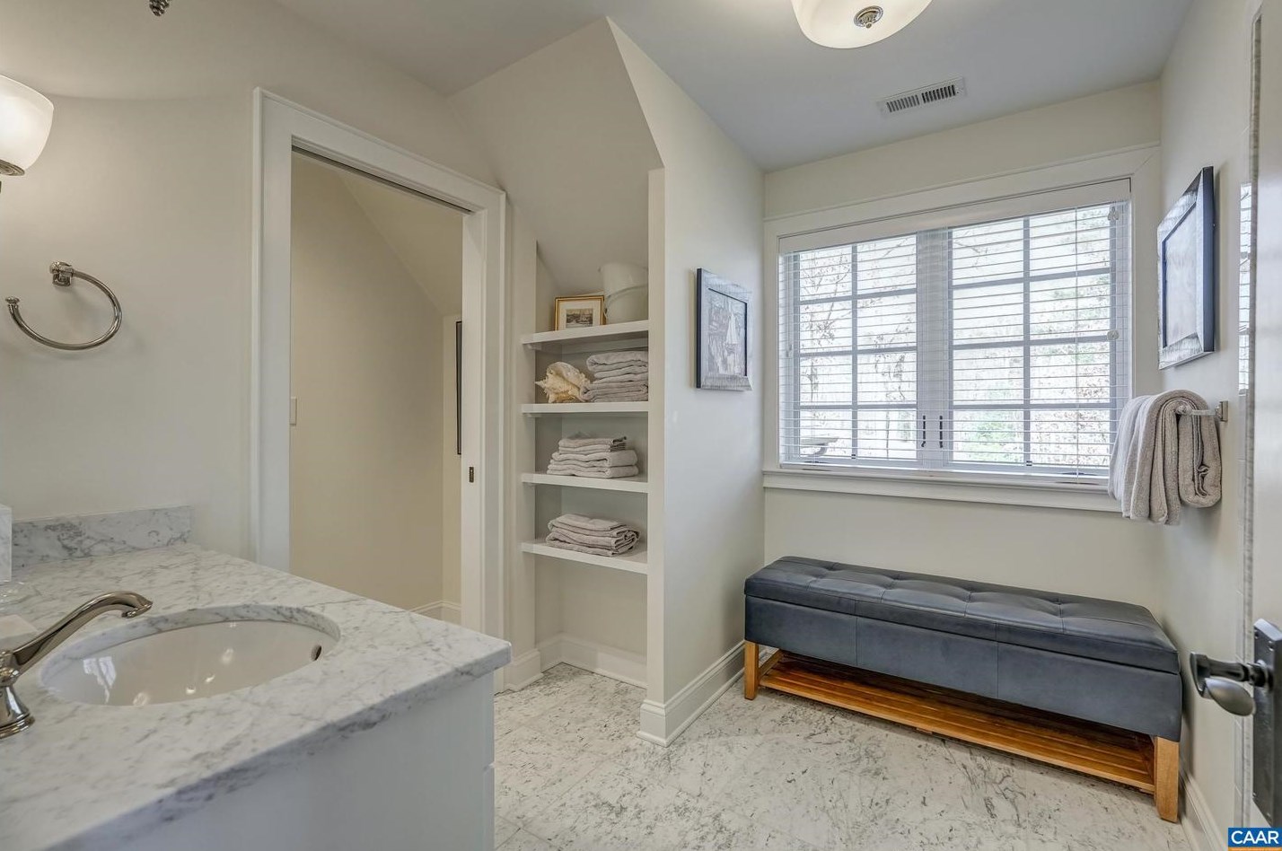 1118 Club Dr, Keswick VA 22947-2613 exterior