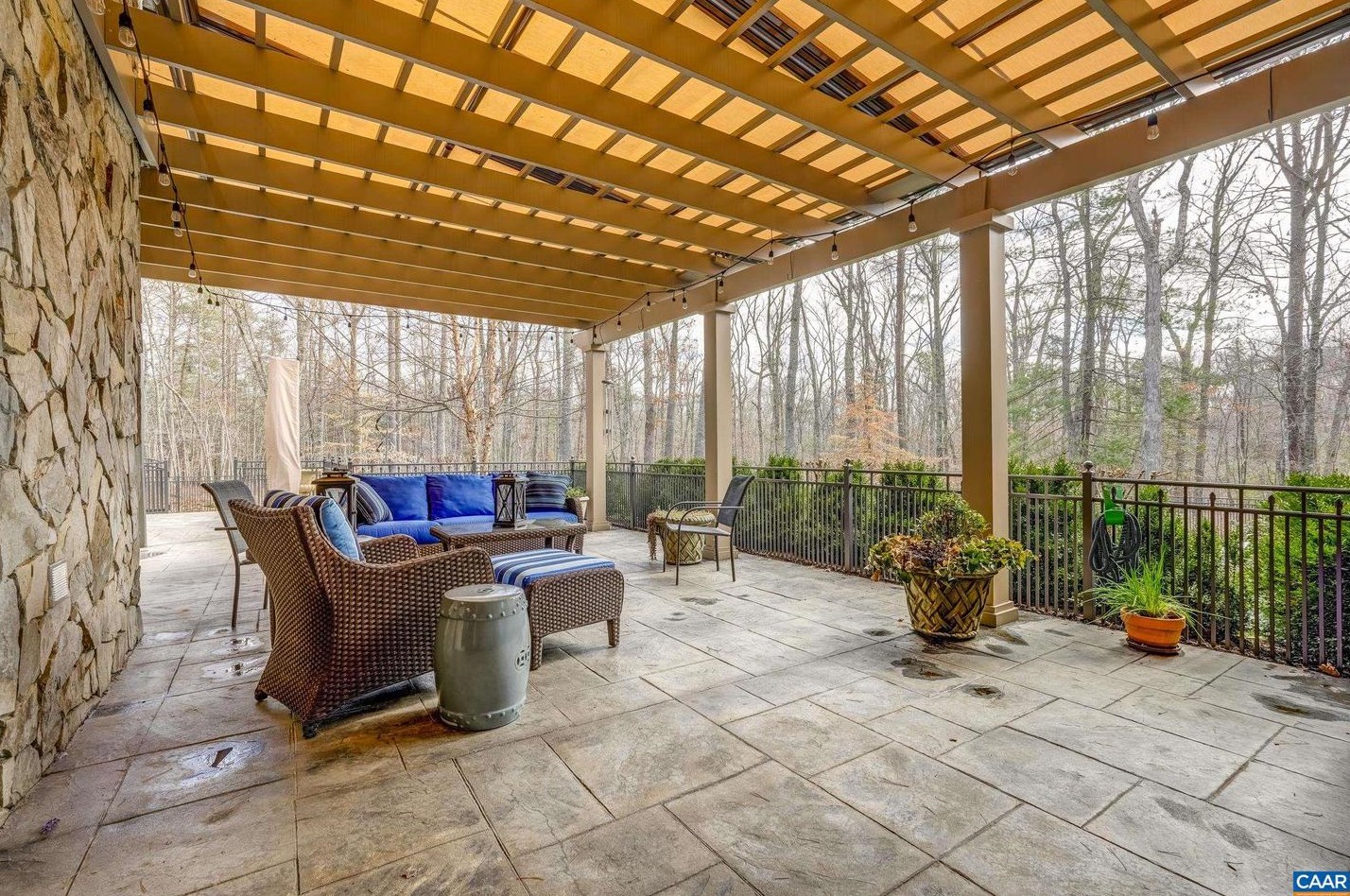 1118 Club Dr, Keswick VA 22947-2613 exterior