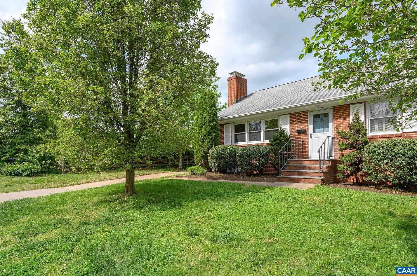 1009 Calhoun St, Charlottesville, VA 22901-4116