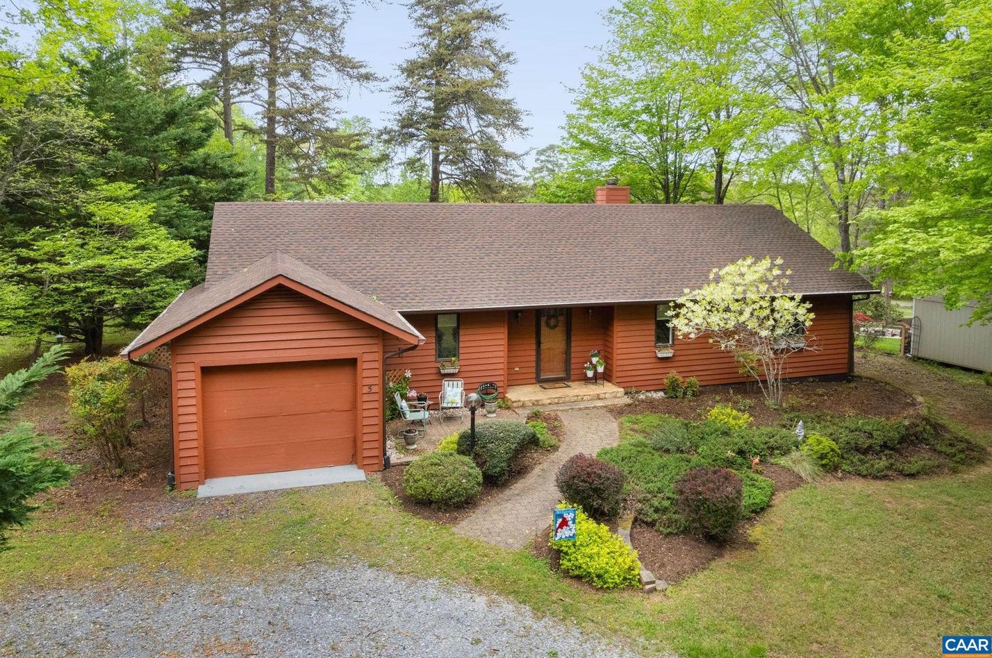 5 Bunker Blvd, Bybee, VA 22963-2506