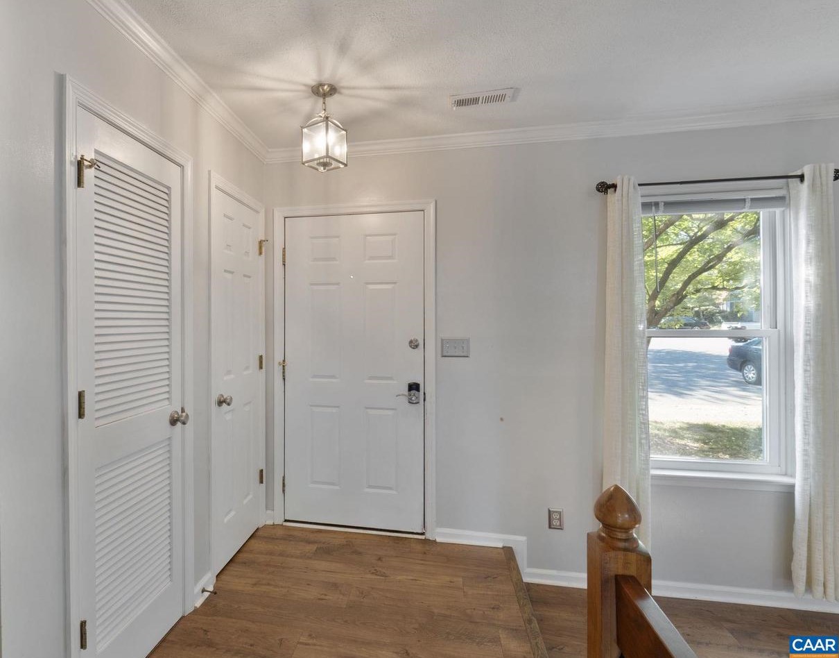 1522 Minor Ridge Ct, Charlottesville VA  22901-1628 exterior
