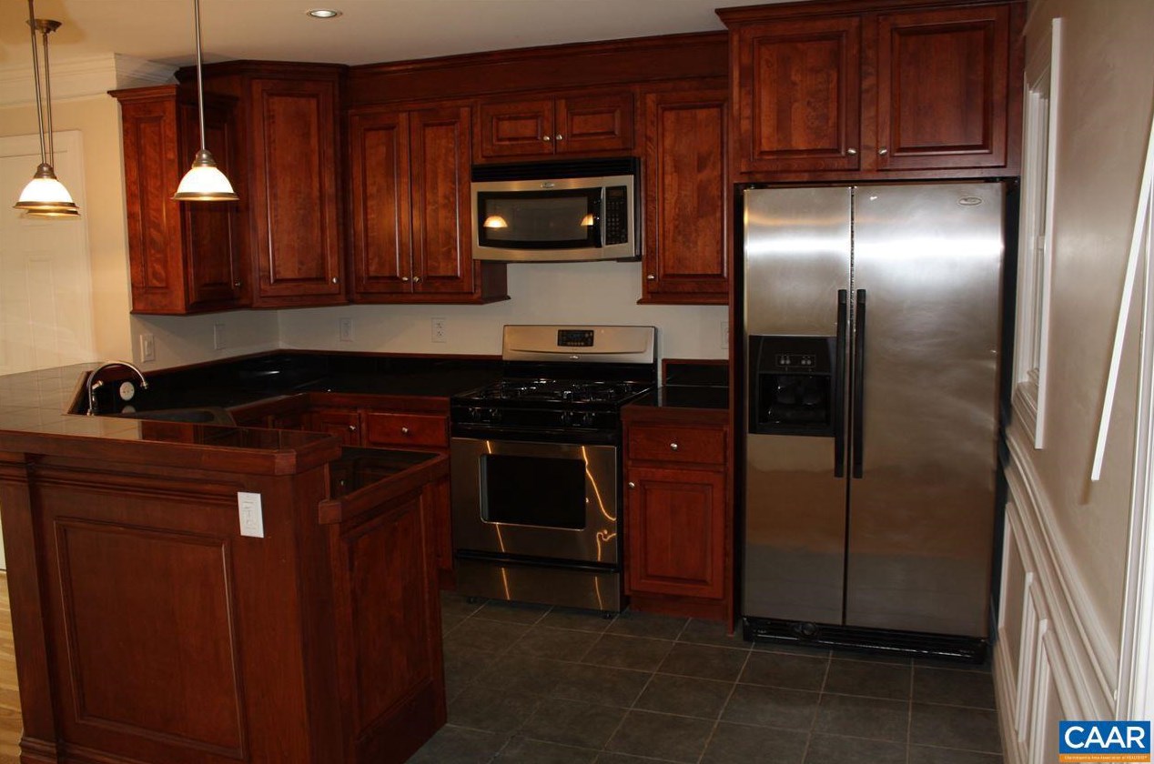 2414 Barracks Pl #3, Charlottesville, VA 22901