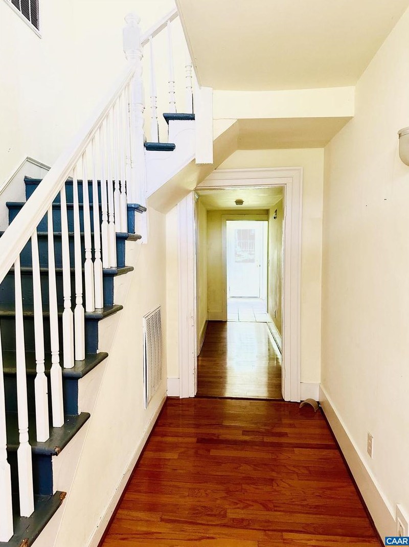 421 9th St, Charlottesville, VA 22903-4440