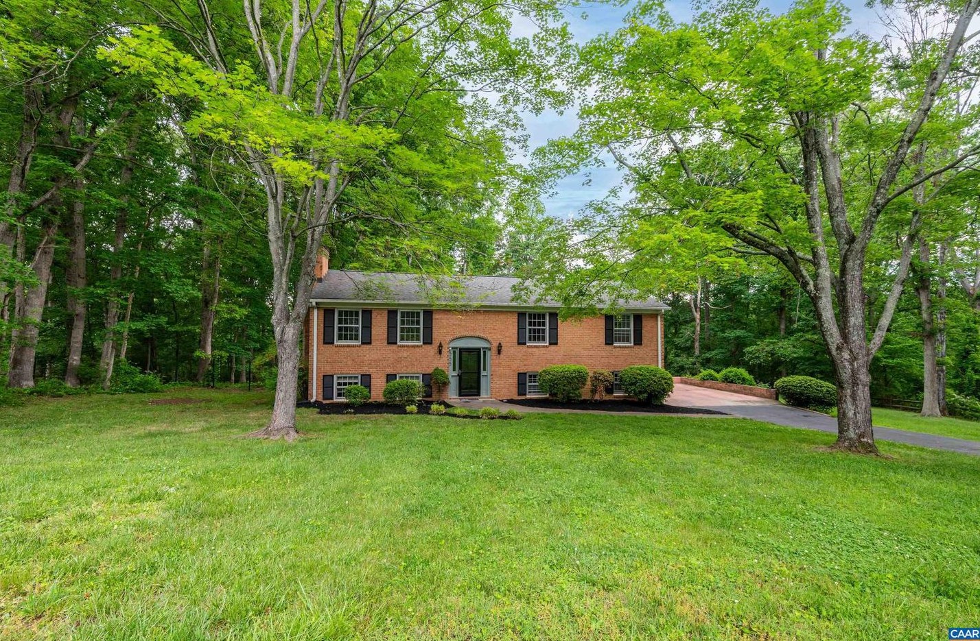 555 Stonefield Cir, Earlysville, VA 22936-9720