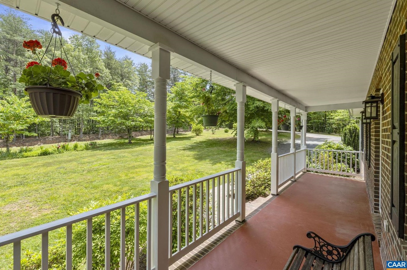 4267 Roundabout Rd, Louisa, VA 23093