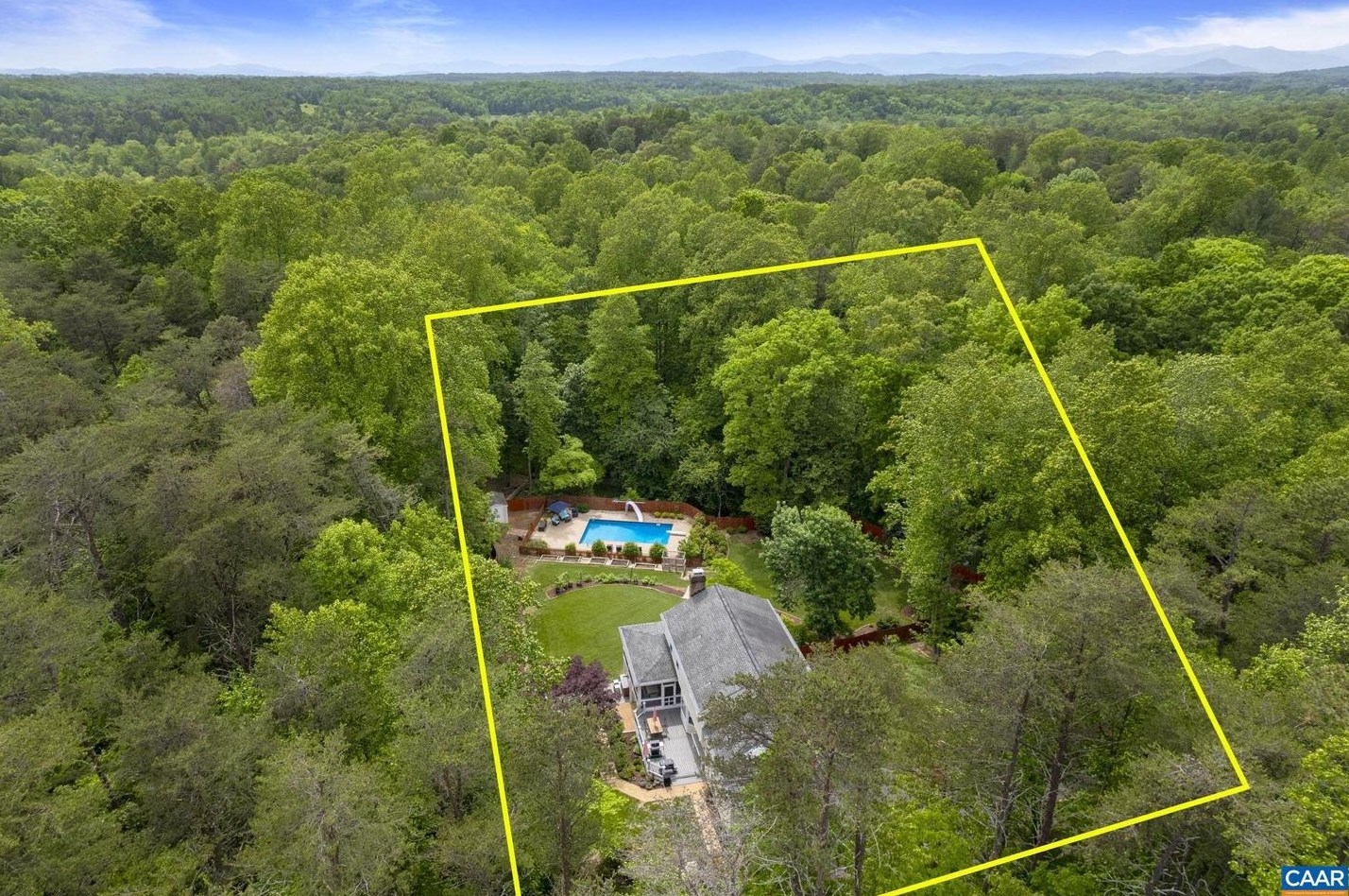 2218 Wisteria Dr, Charlottesville, VA 22911-9049