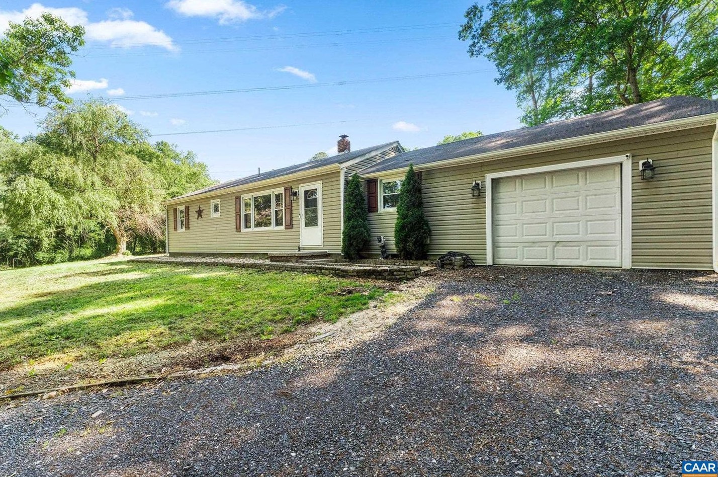 256 Dooms Crossing Rd, Waynesboro, VA 22980