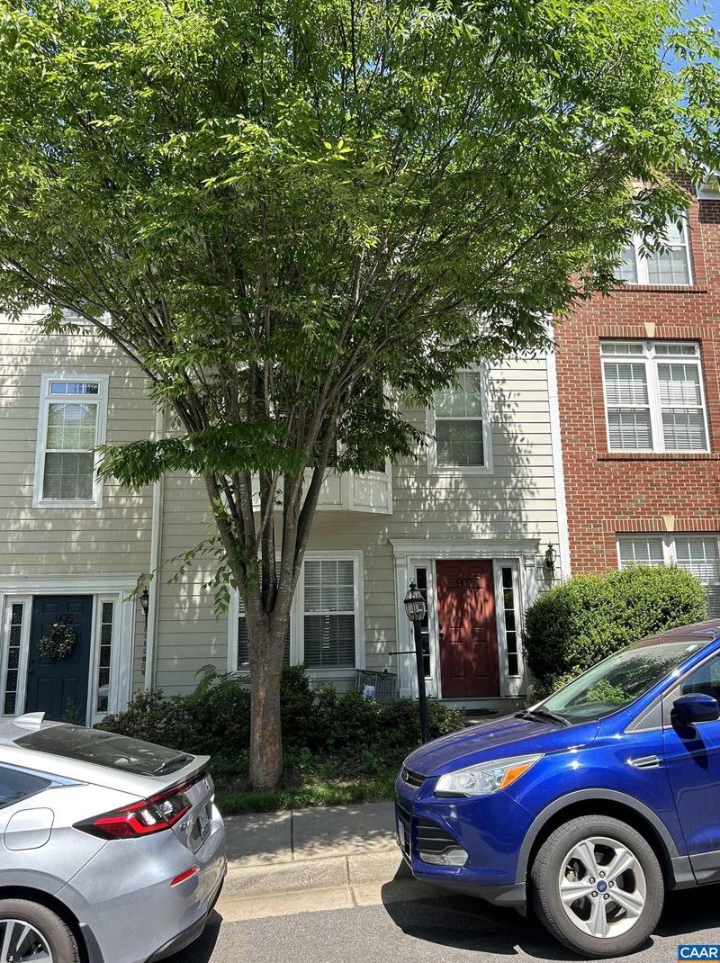 907 Bing Ln, Charlottesville, VA 22903