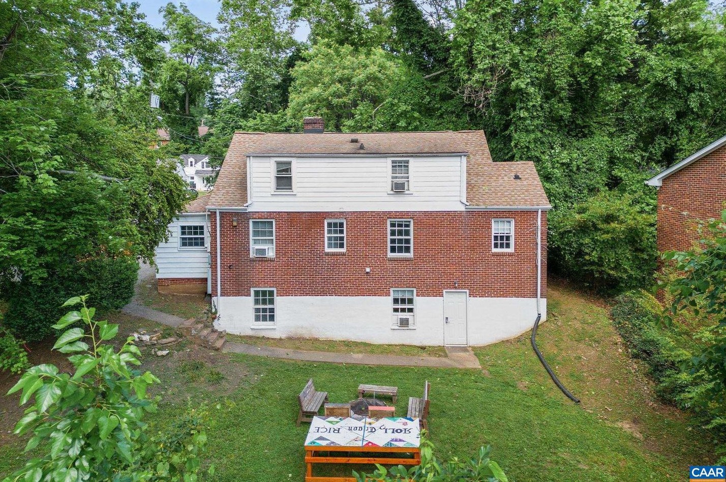 121 Shamrock Rd, Charlottesville, VA 22903-3132