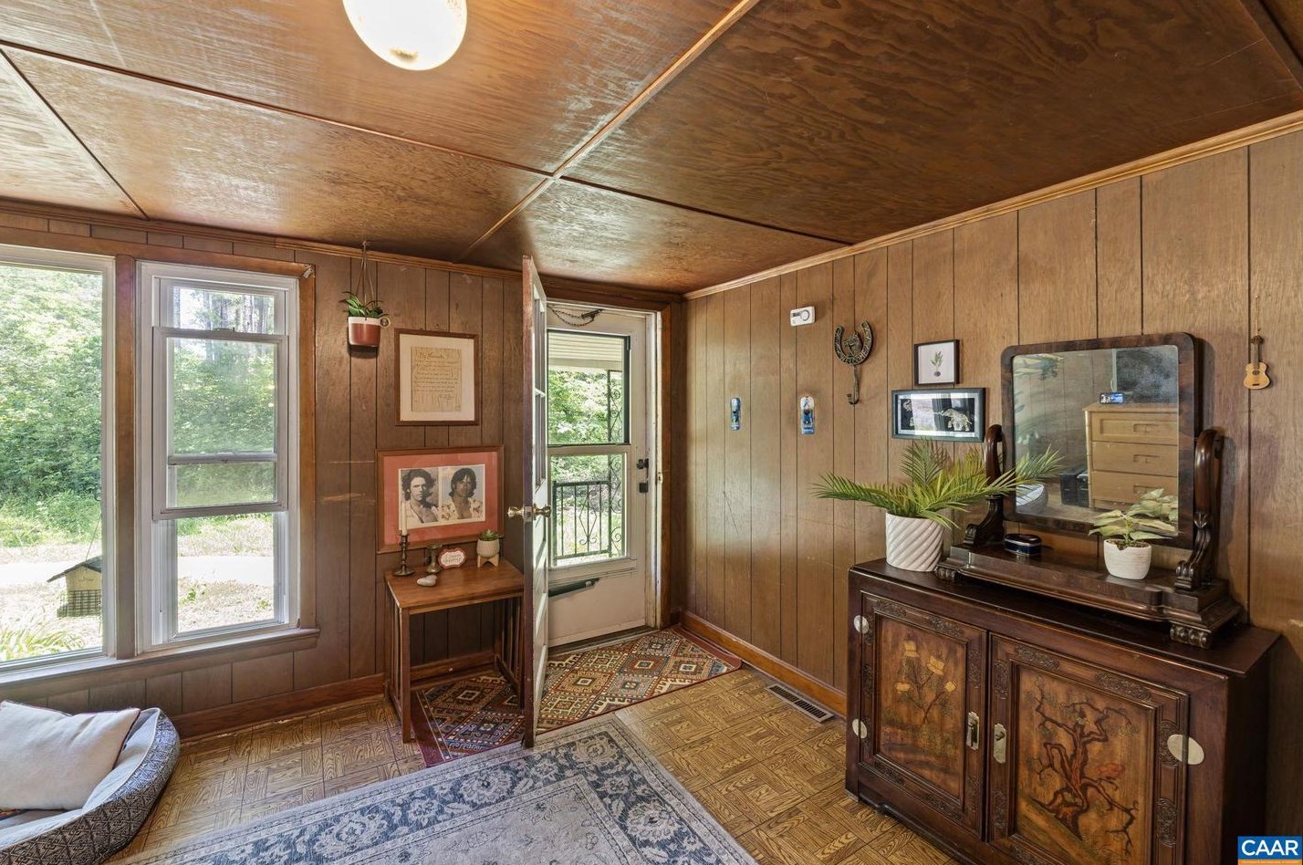 211 Shumaker Rd, Buckingham, VA 23921-3320