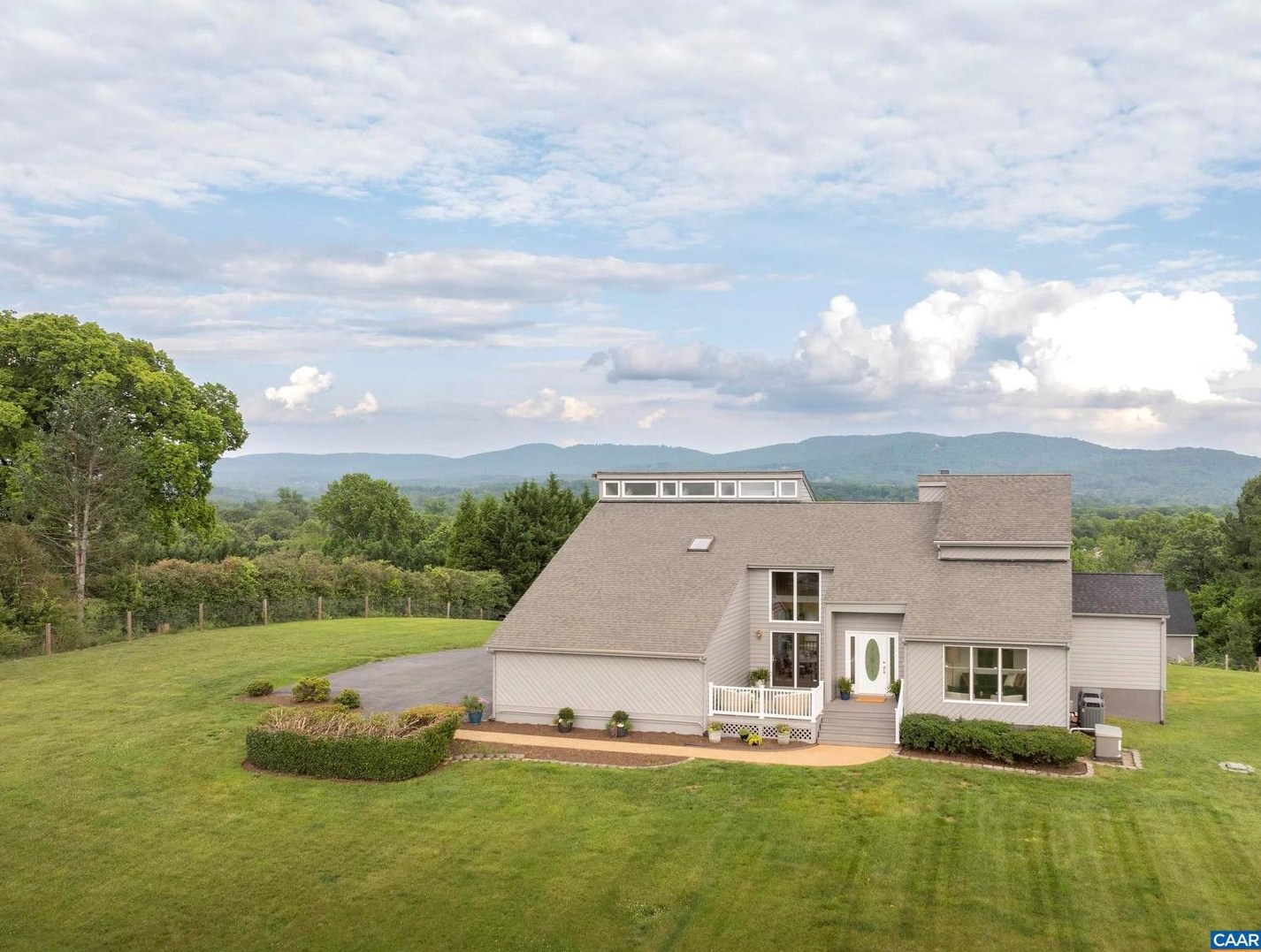 2413 Wakefield Rd, Charlottesville, VA 22901