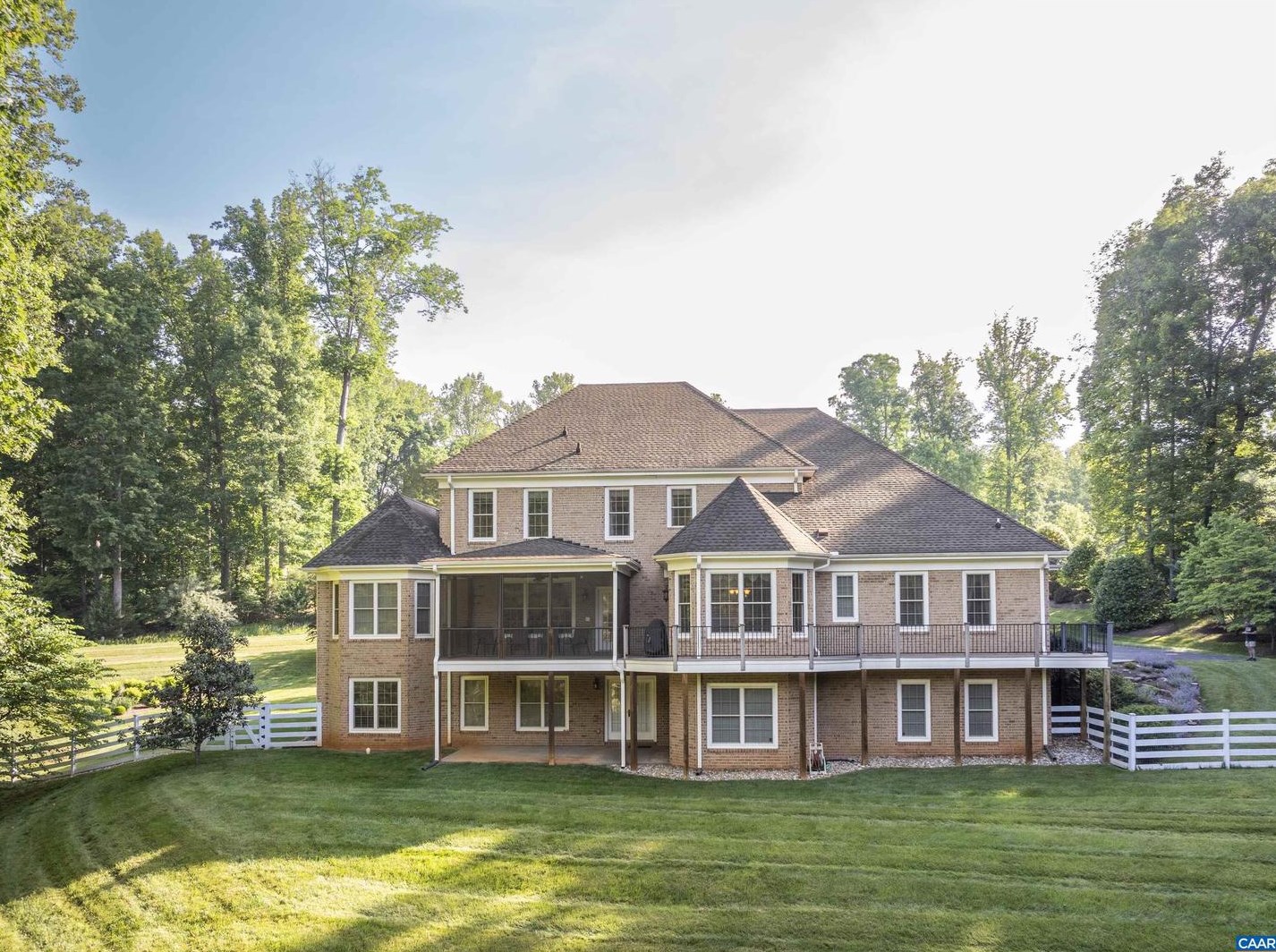 2242 Camargo Dr, Charlottesville, VA 22901-8827