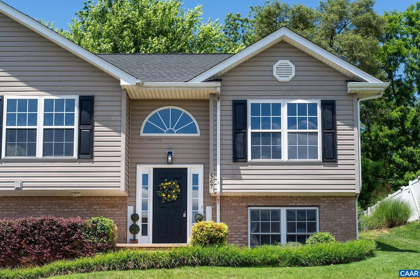 567 Edwardian Ln, Waynesboro, VA 22980