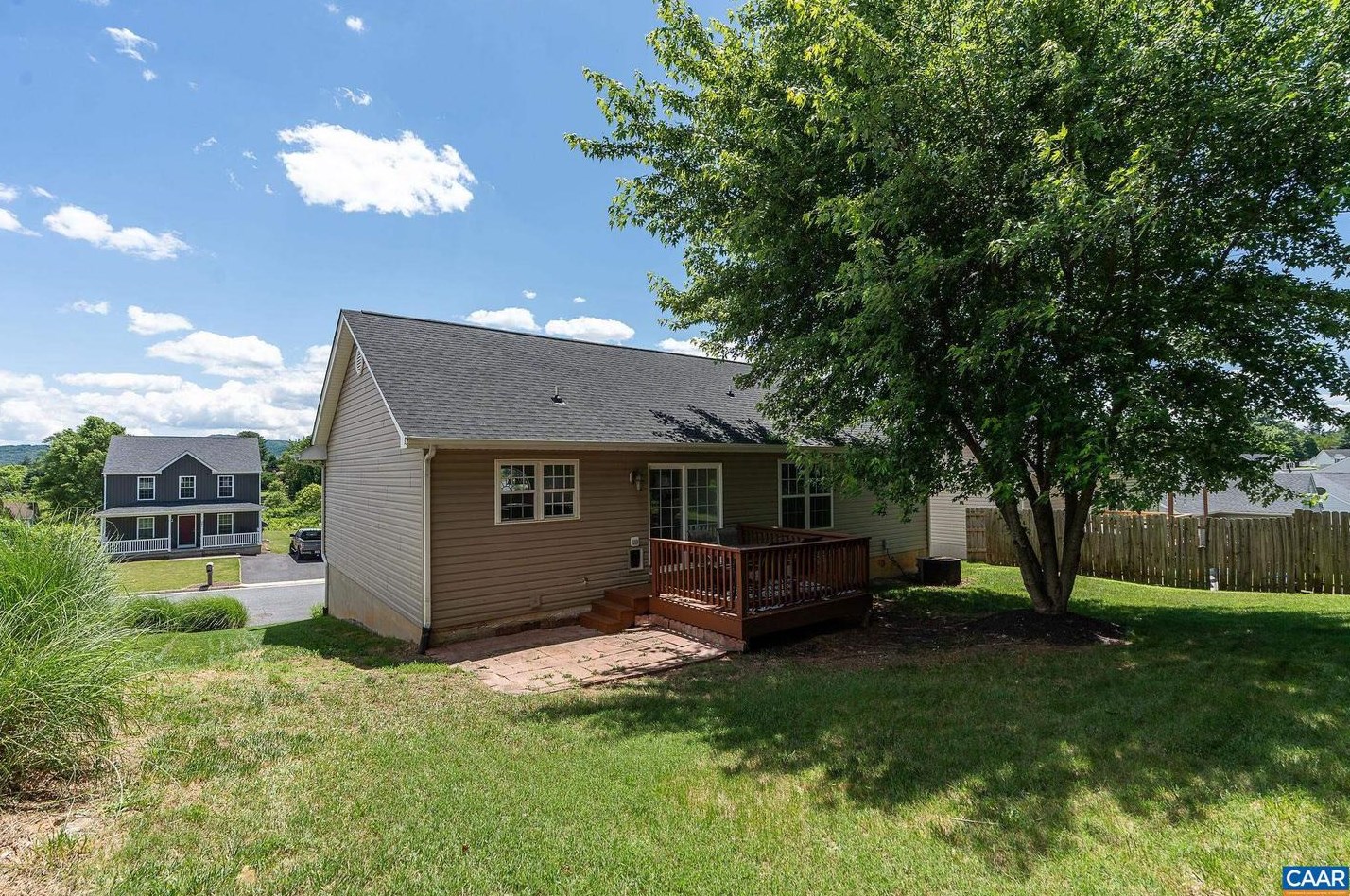 567 Edwardian Ln, Waynesboro VA  22980-2378 exterior