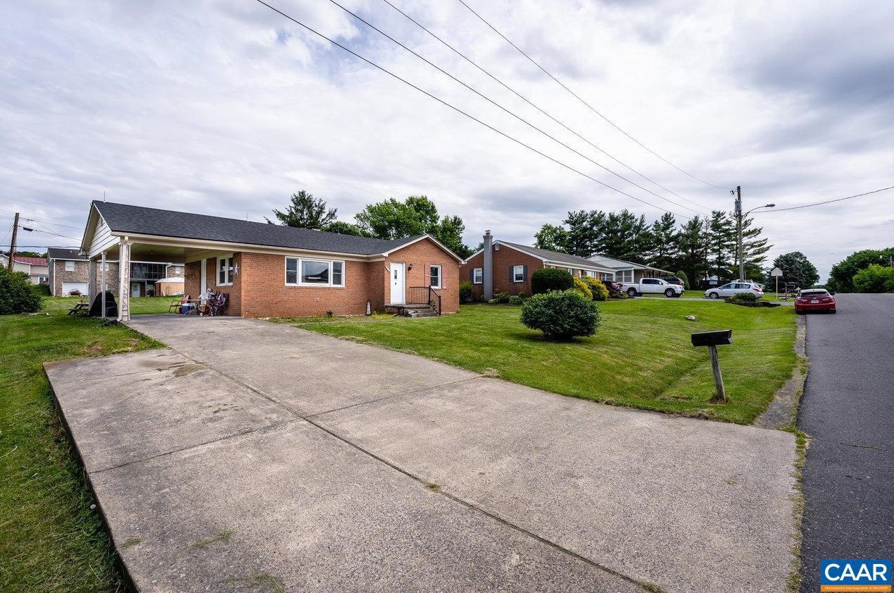 385 East Ave, Broadway, VA 22815