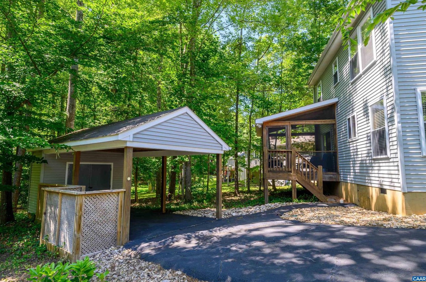 898 Jefferson Dr, Bybee, VA 22963