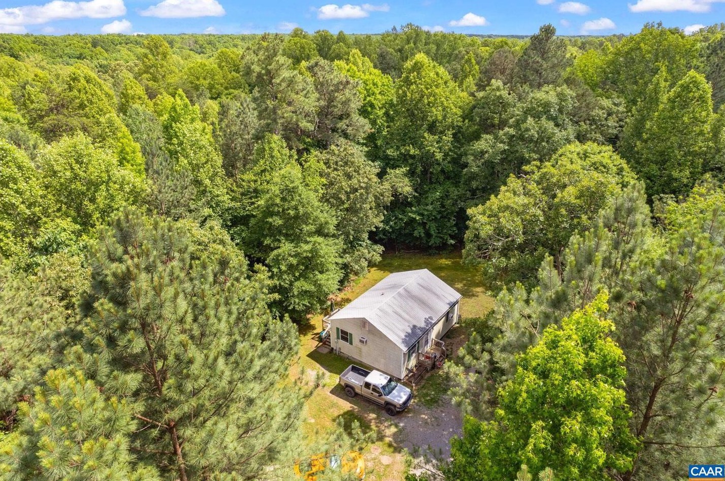 200 P Paw Ln, Troy, VA 22974-4010